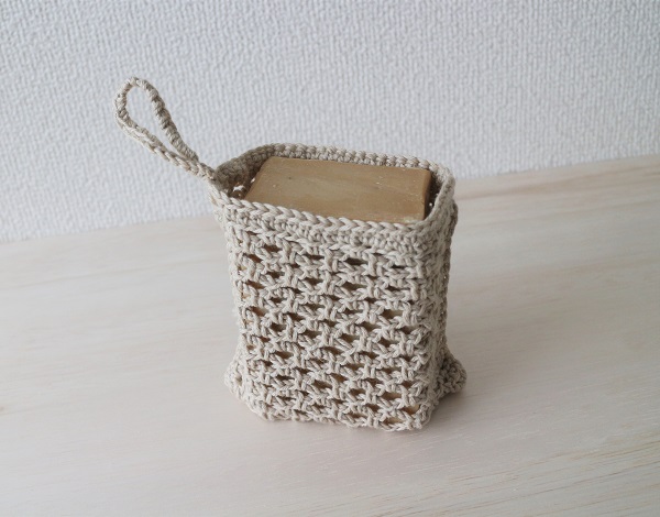 細編みと鎖編みだけで作る石鹸ホルダーの編み方 初心者さん向け 海と糸