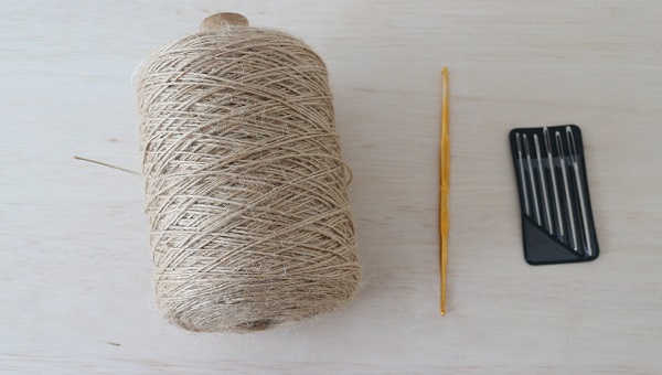 くさり編みとこま編みだけで編める 麻ひも野菜ストッカーの作り方 海と糸
