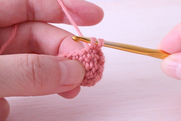 かぎ編みで小さい球体 ニットボール を編む方法 海と糸