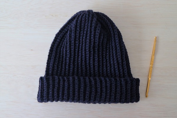 手編みの毛糸の帽子 - 小物